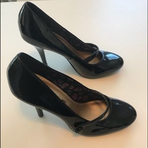 American Eagle Mary Jane patent pumps. Size 8.5